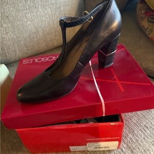 AEROSOLES Black Classic Heels Timeless Design